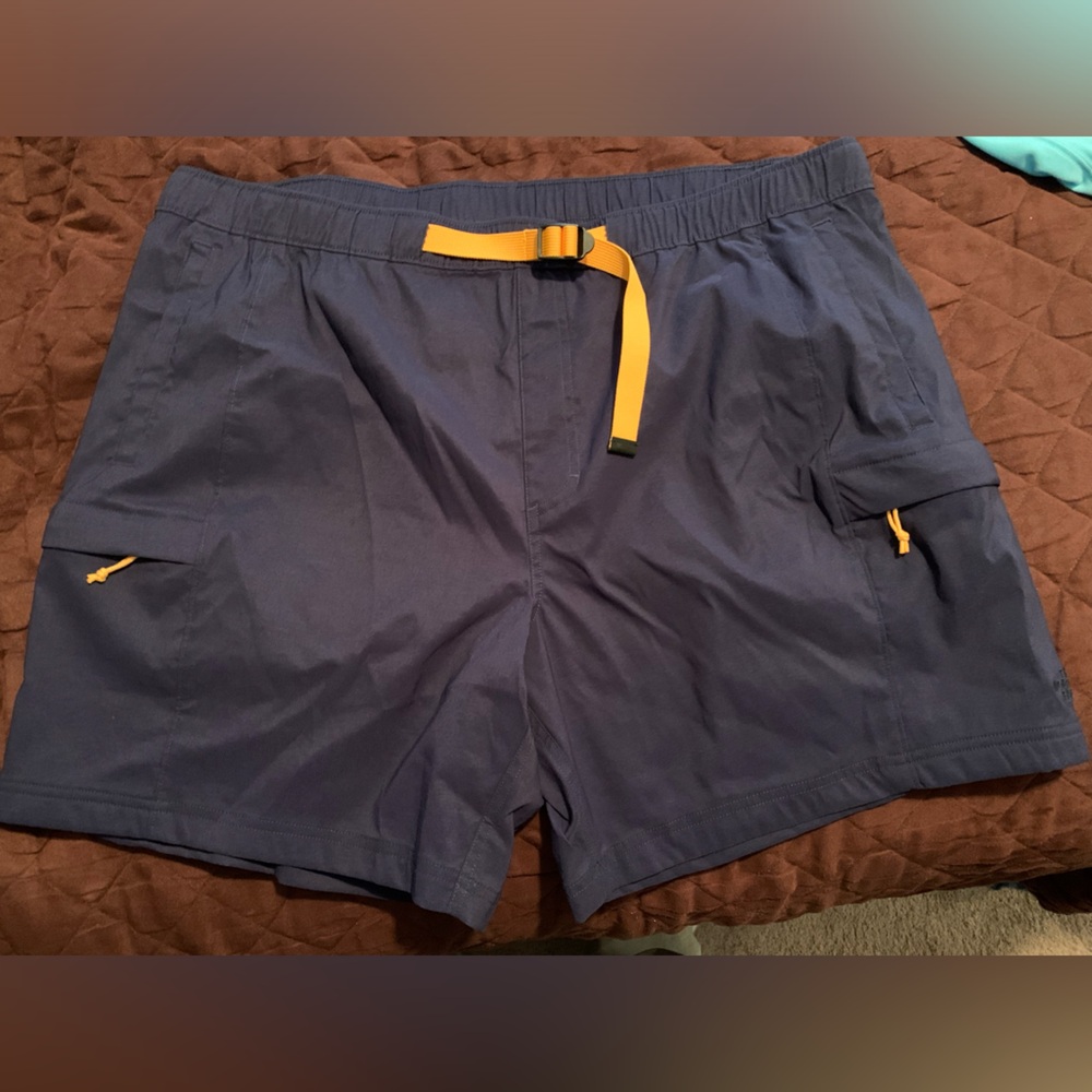 North face M Class shorts brand new with tags.  Size is XXL Regular Blue